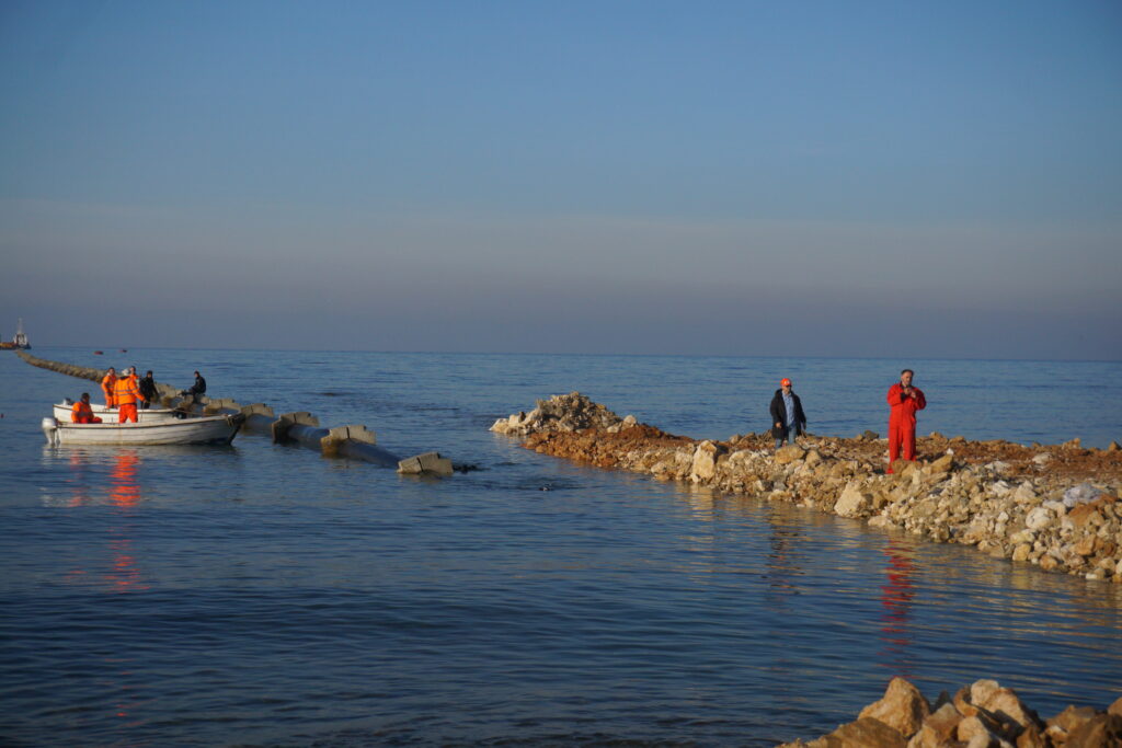 Potapanje prve sekcije podvodnog ispusta Peroj u duljini od 918 metara