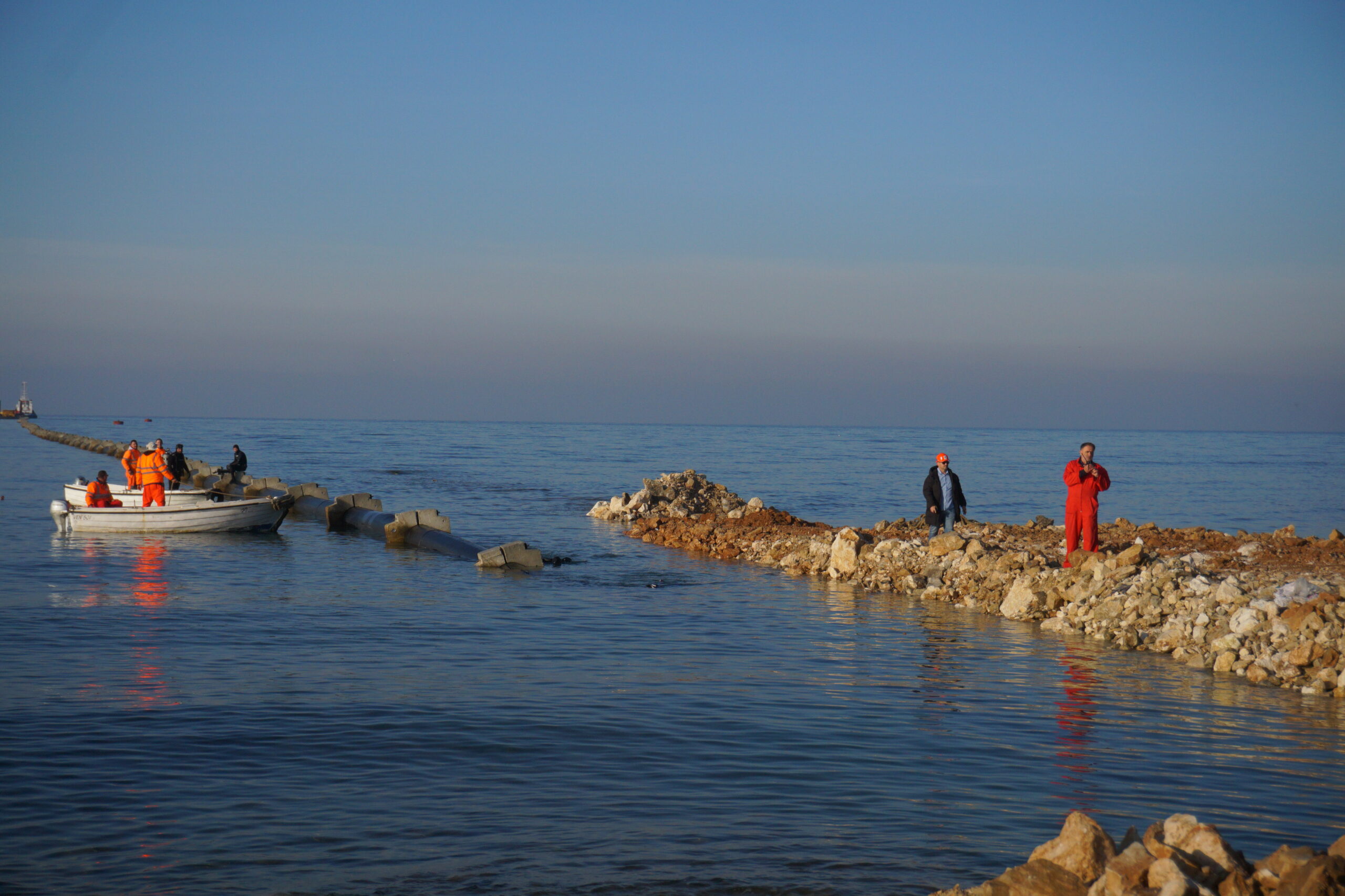 Potapanje prve sekcije podvodnog ispusta Peroj u duljini od 918 metara